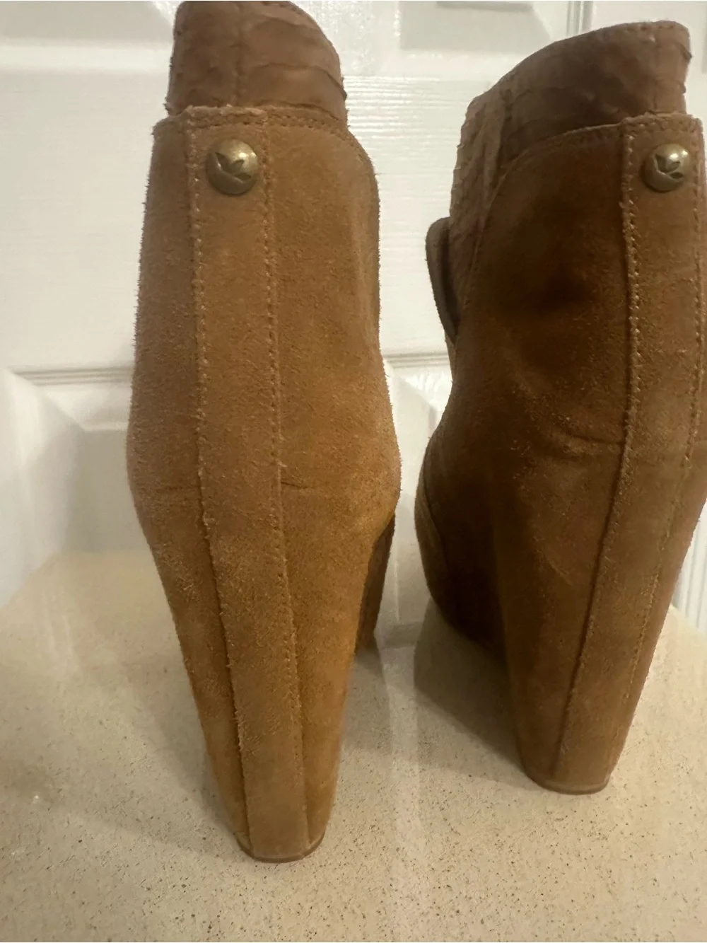 Koolaburra by UGG Women’s Suede Wedge Ankle Boots Size 9